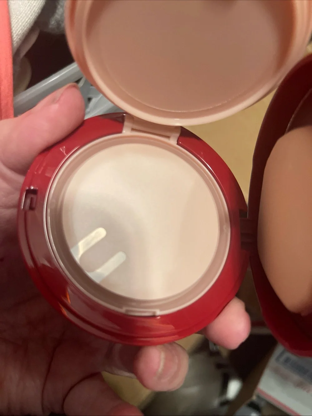 Gucci Cushion de Beauté Compact in Peach-Beige